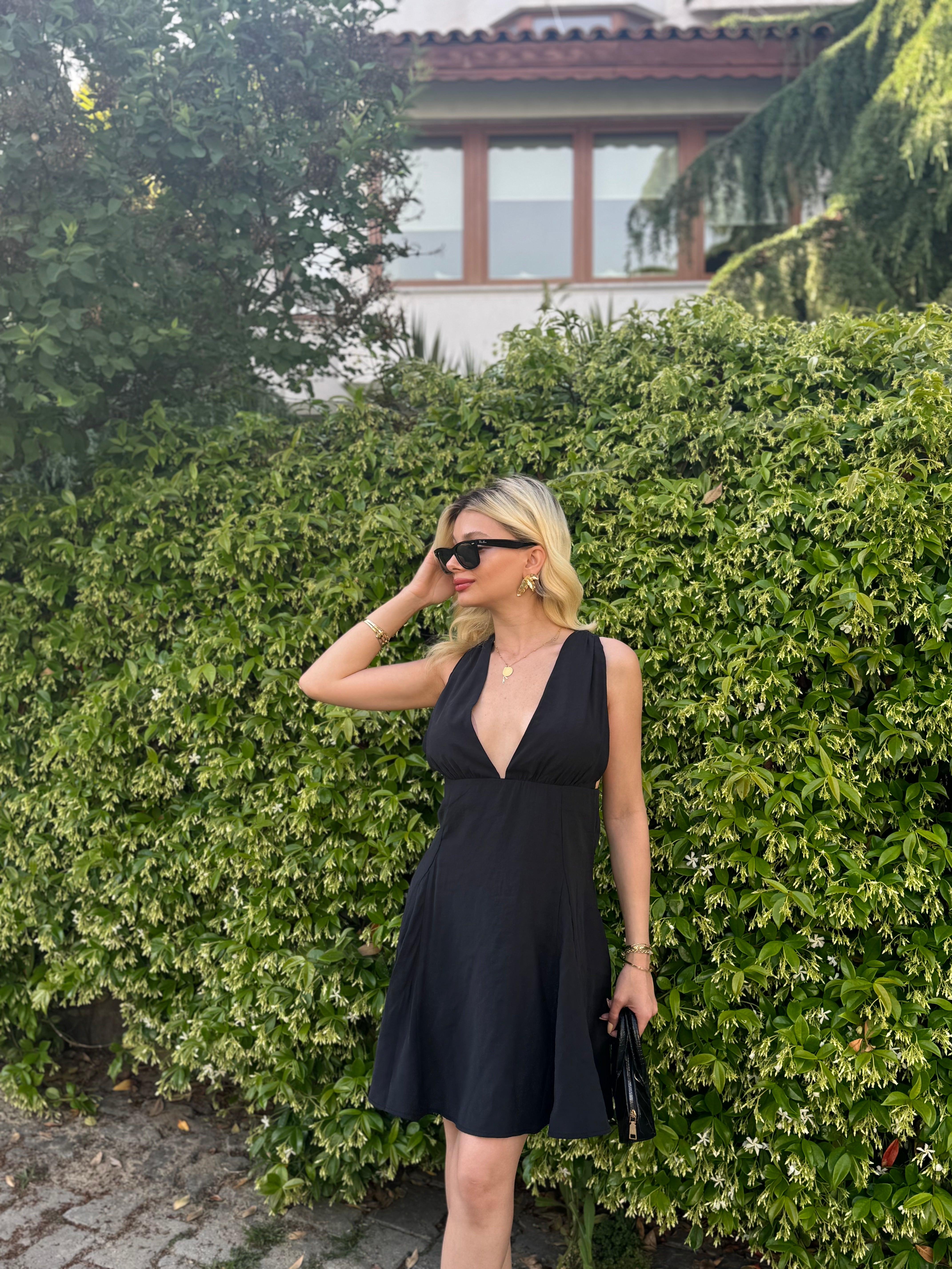 Siyah Askılı Volanlı Kısa Elbise