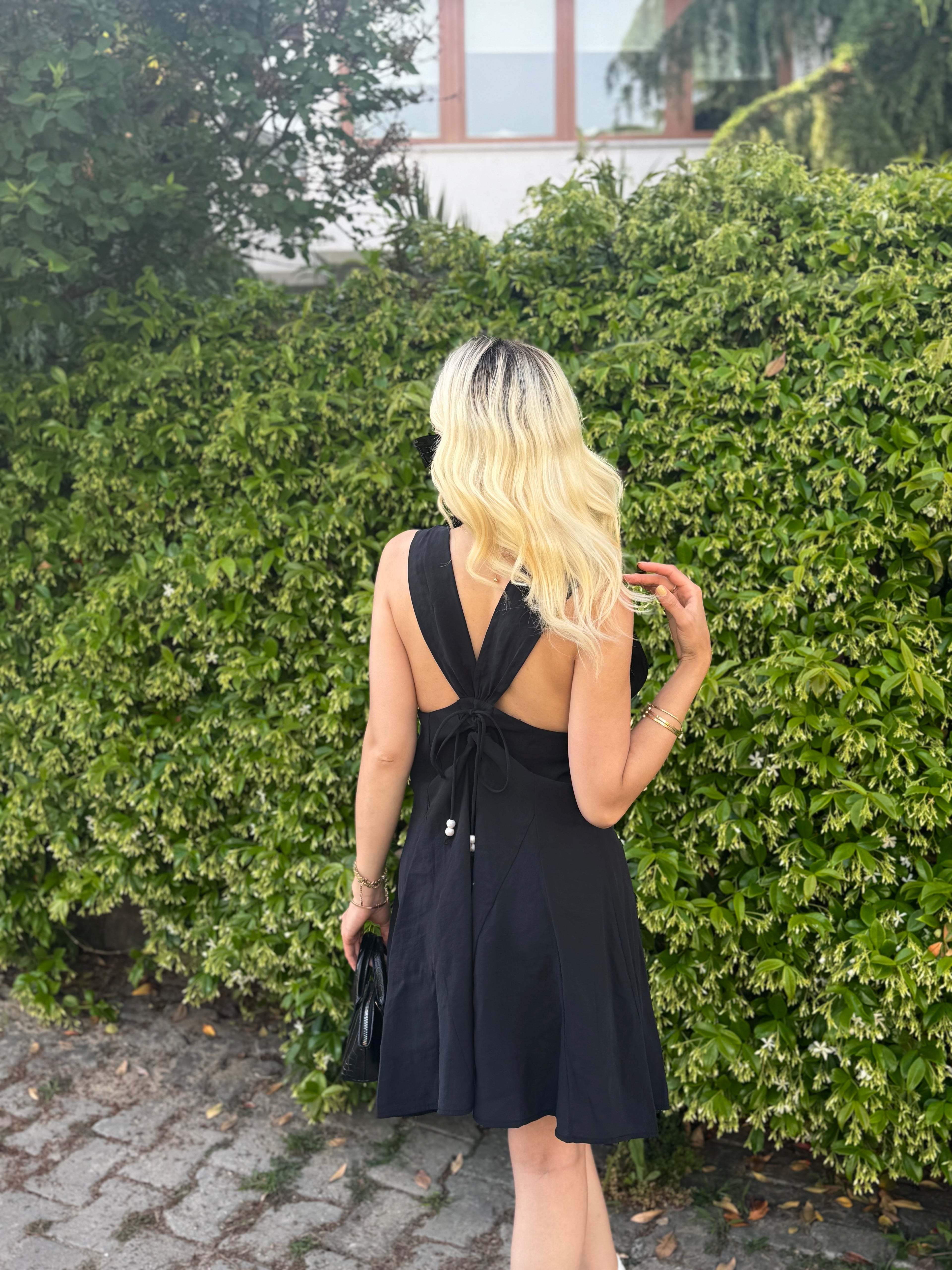 Siyah Askılı Volanlı Kısa Elbise