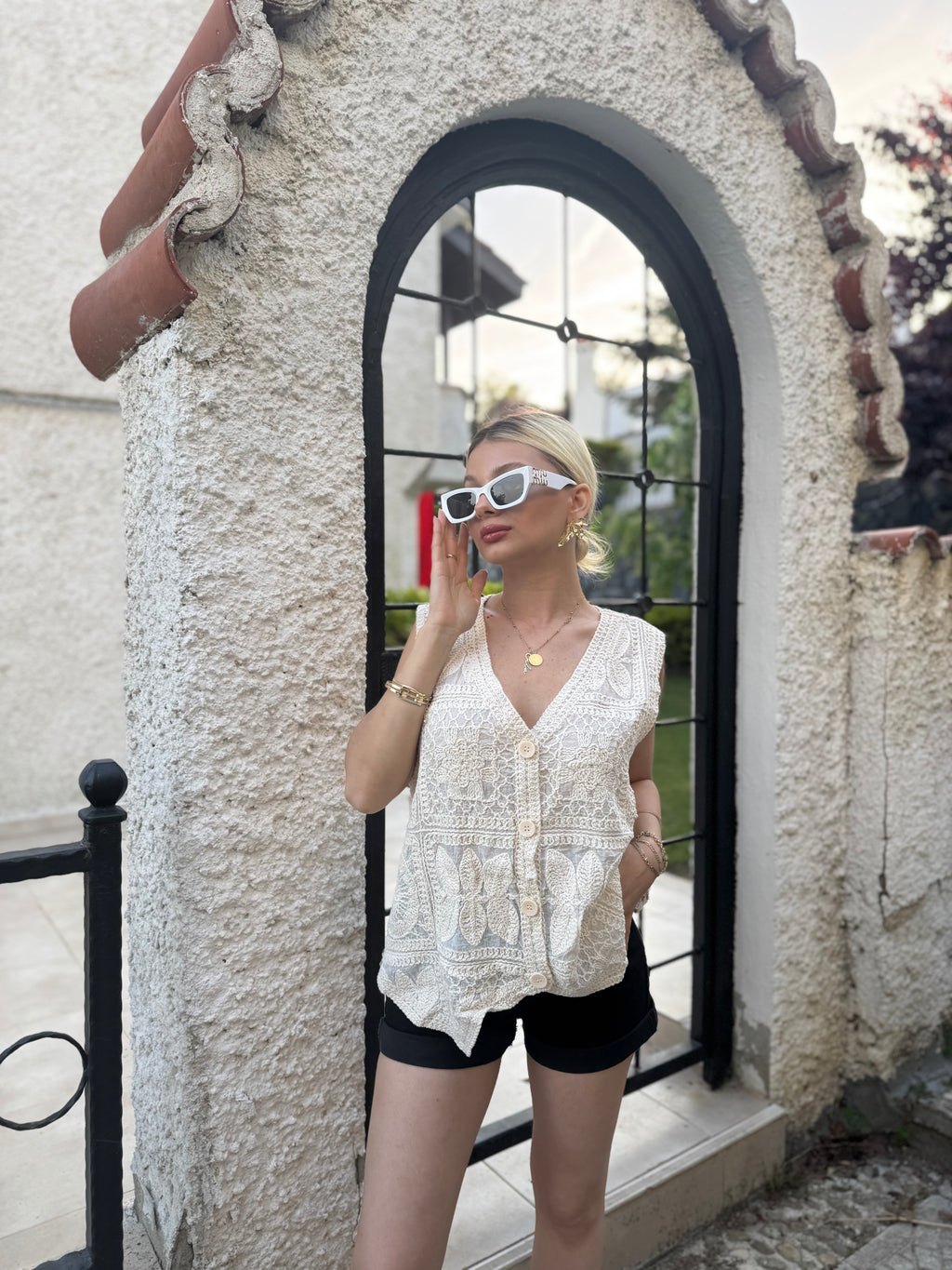 Ekru Kemik Düğme Örgü Yelek