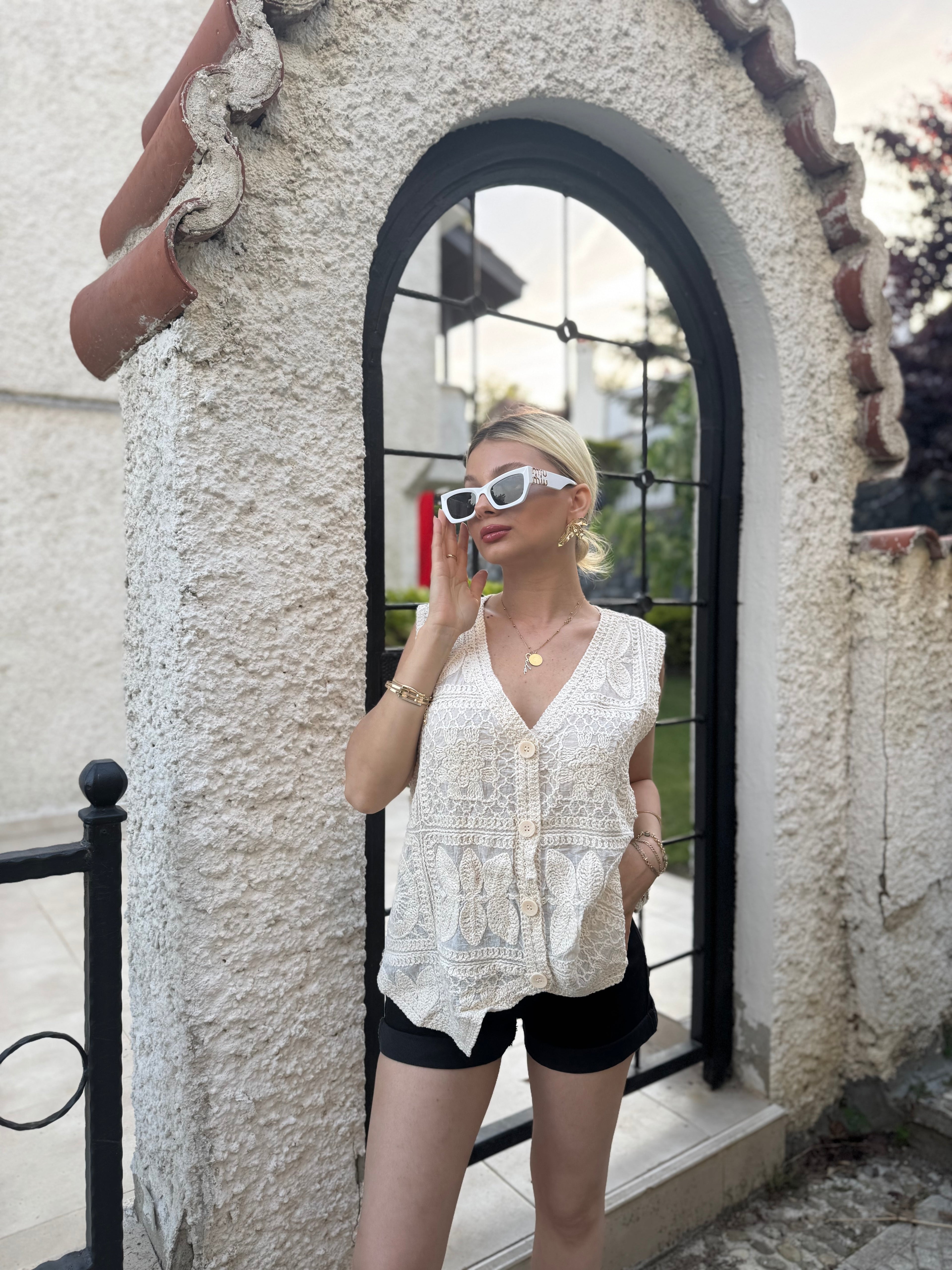 Ekru Kemik Düğme Örgü Yelek