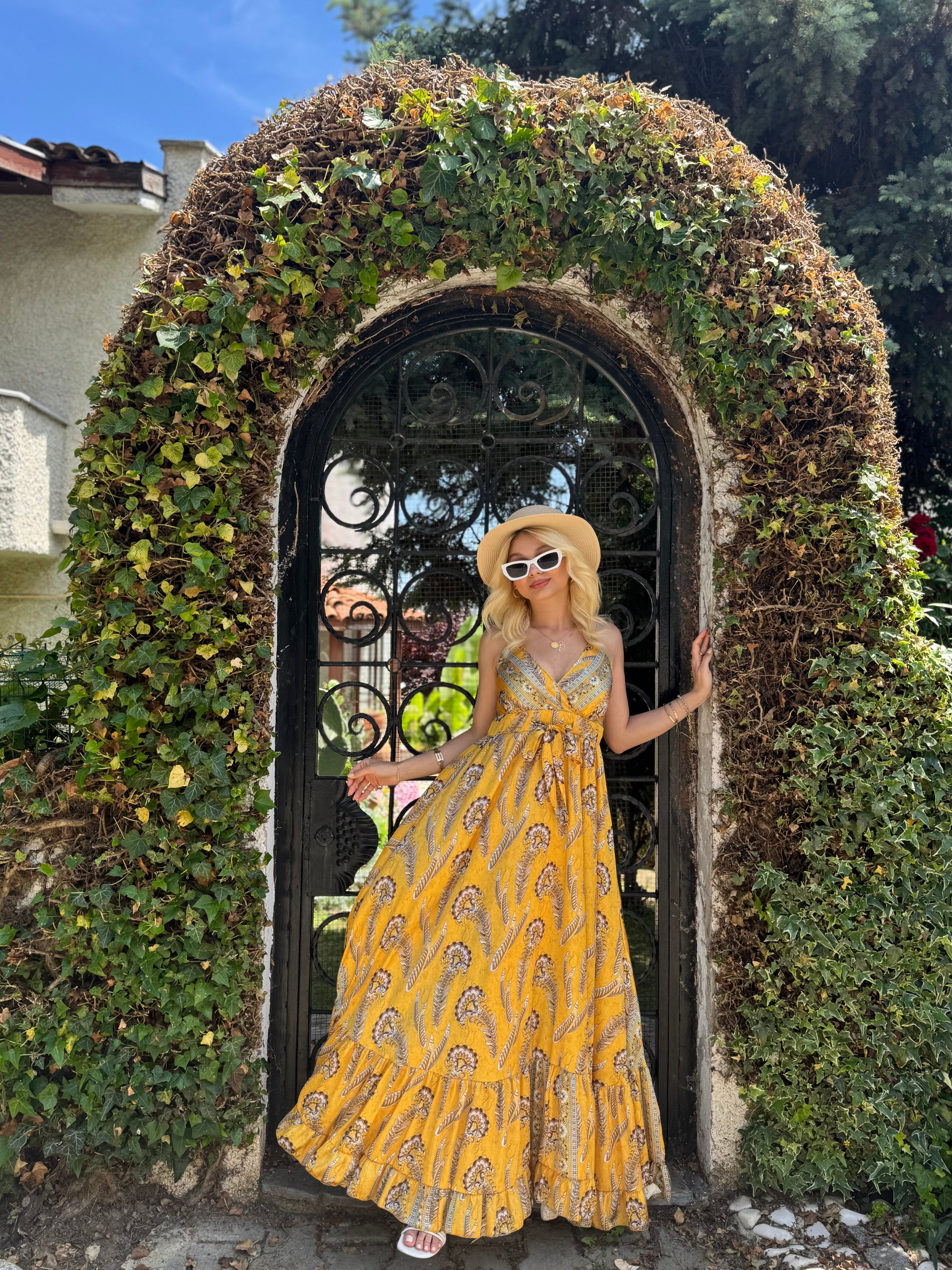 Sarı Askılı Eteği Volanlı İpek Saten Elbise