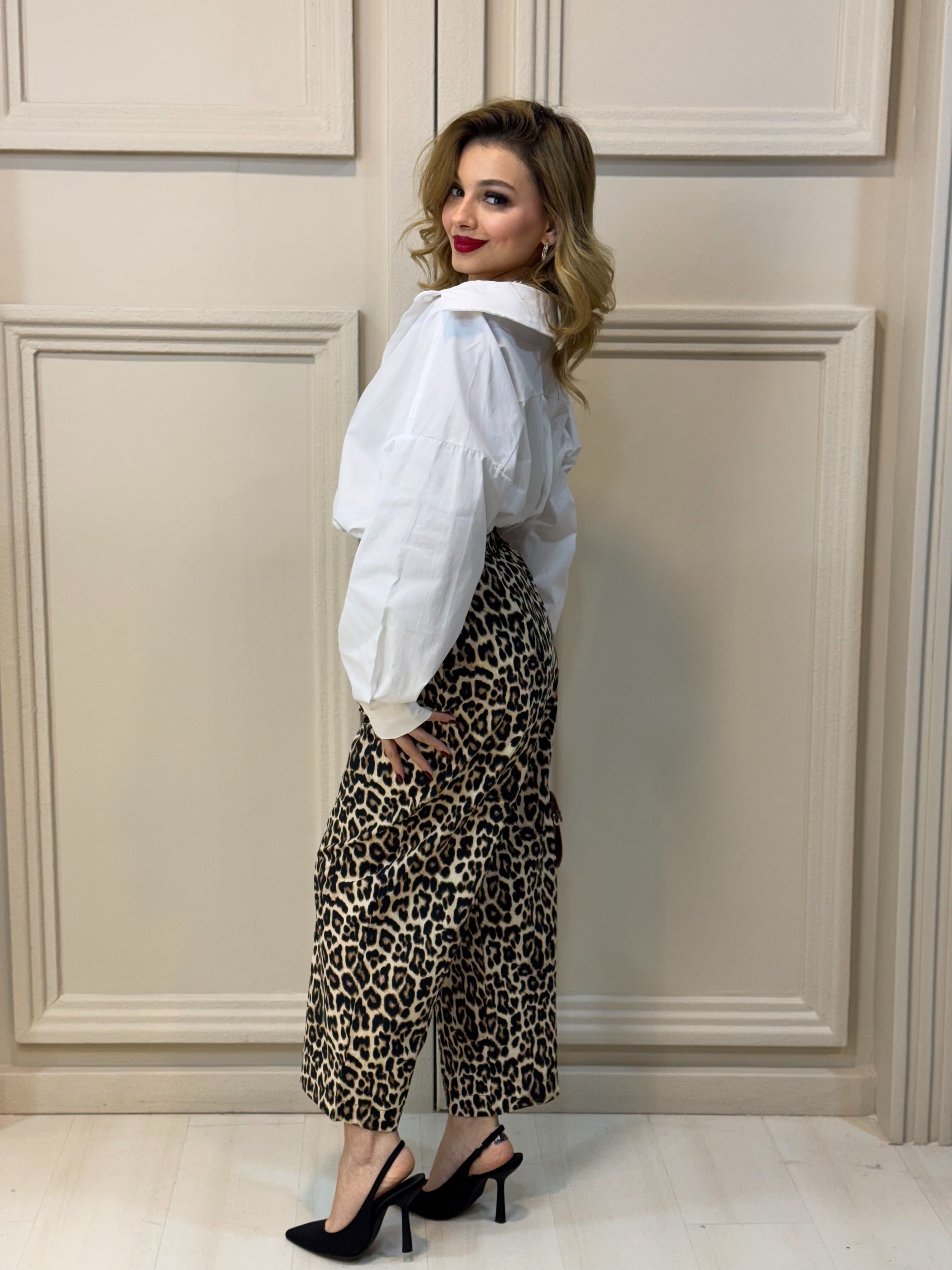 Beyaz Poplin Düğmeli Gömlek