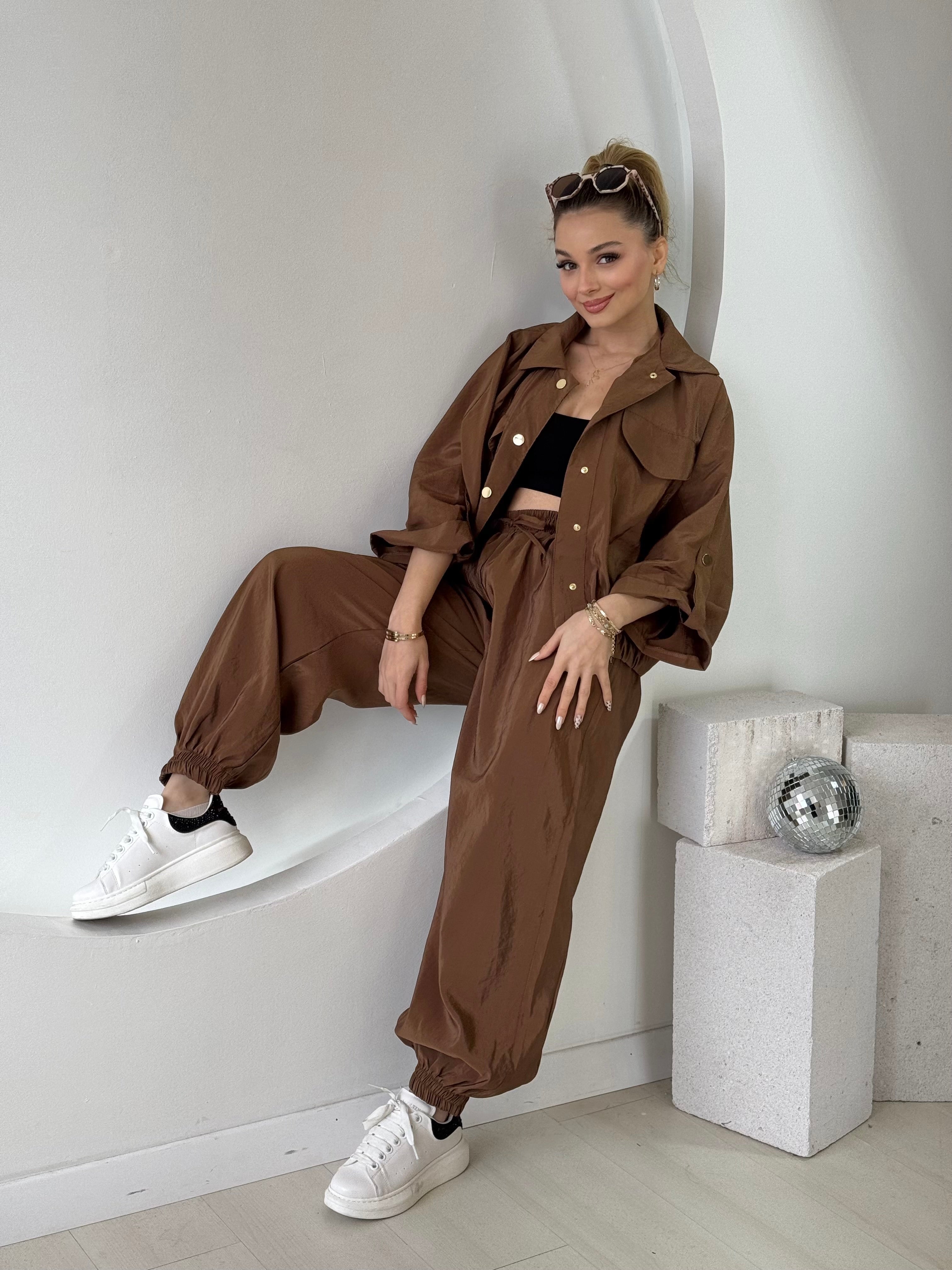 Gold Düğme Detaylı Ceket Joger Pantolon Takım