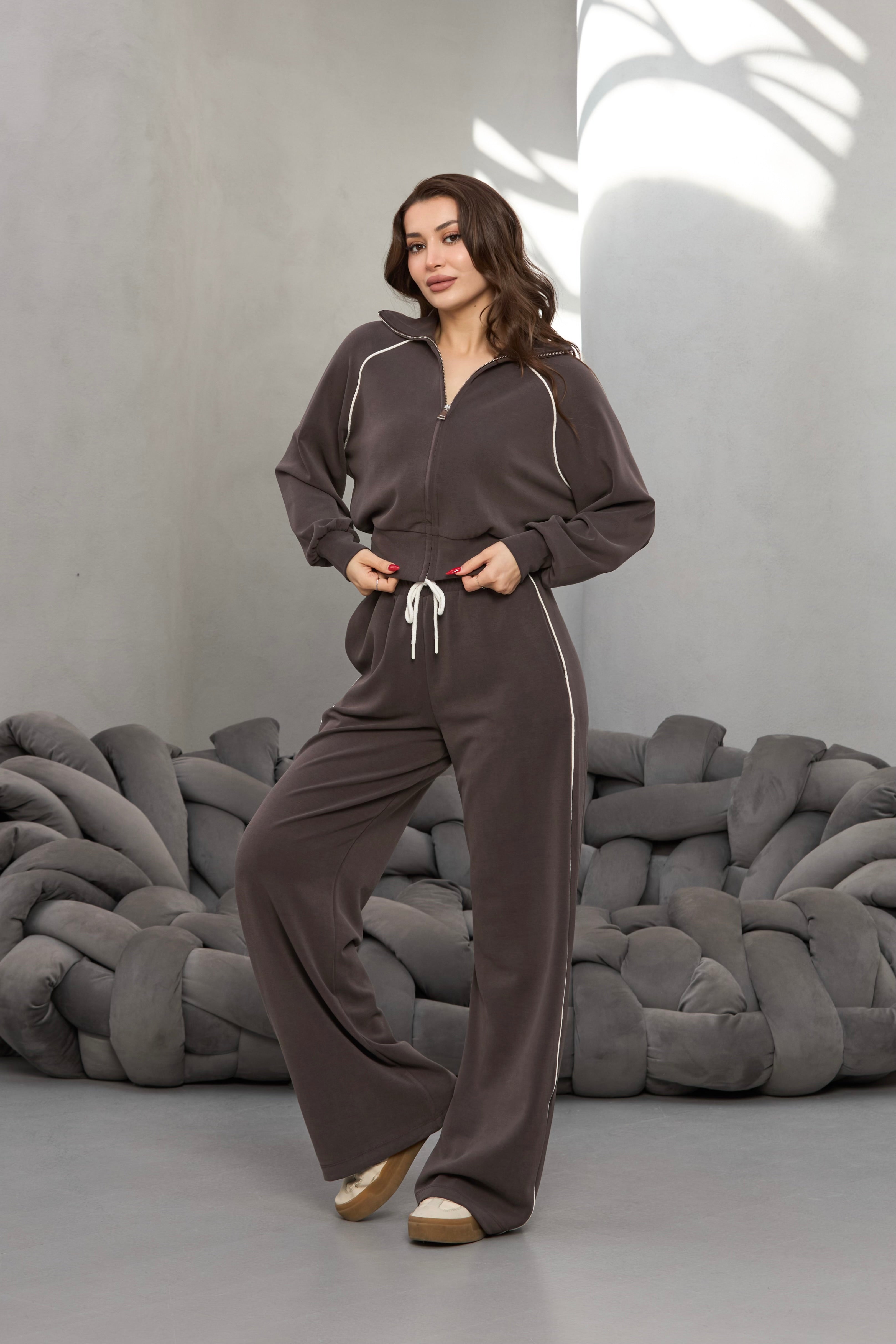 KAHVERENGİ BİYE DETAYLI BELİ LASTİKLİ EŞOFMAN TAKIMI