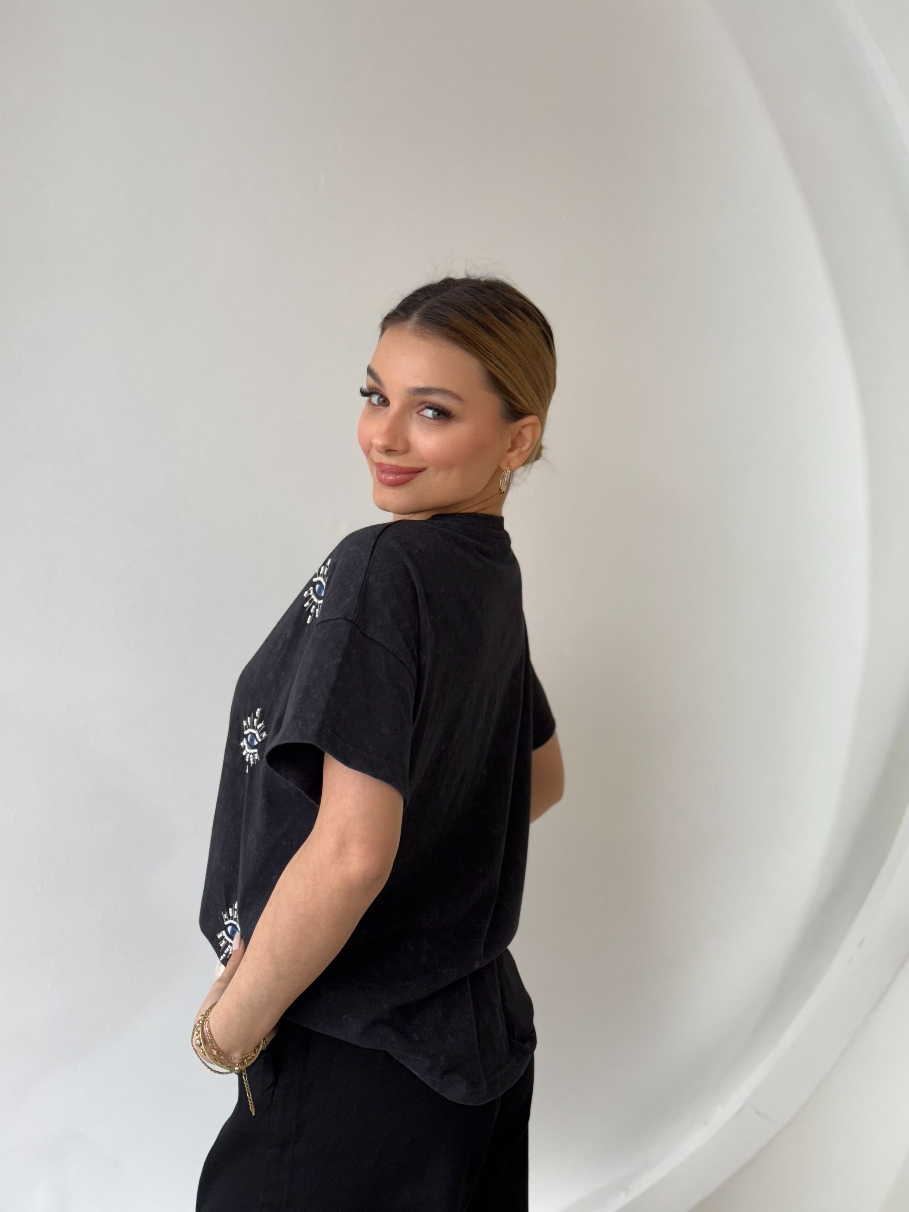 Siyah Nazar Boncuklu Tişört