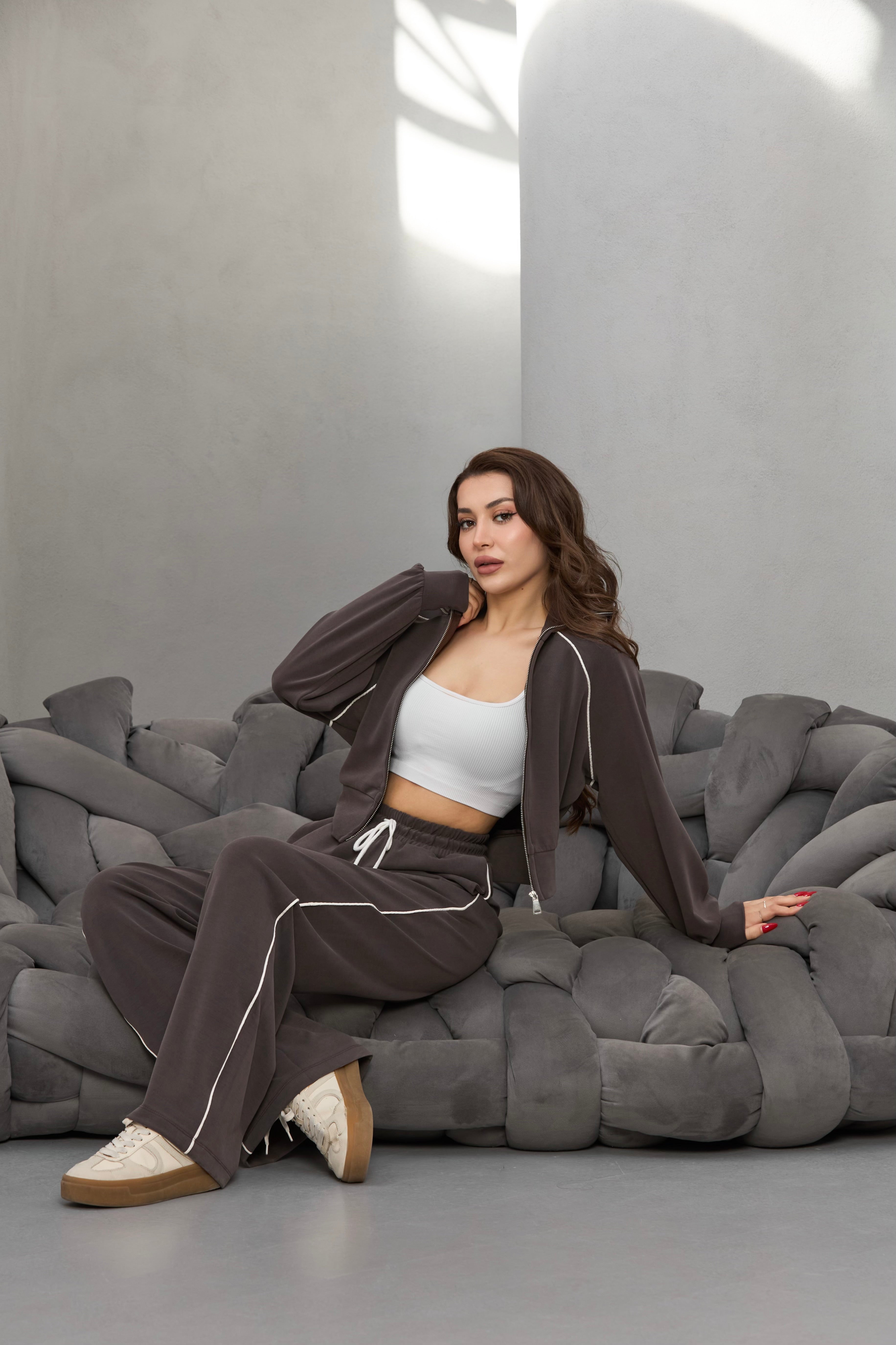 KAHVERENGİ BİYE DETAYLI BELİ LASTİKLİ EŞOFMAN TAKIMI