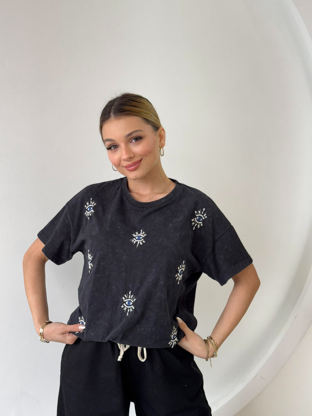 Siyah Nazar Boncuklu Tişört