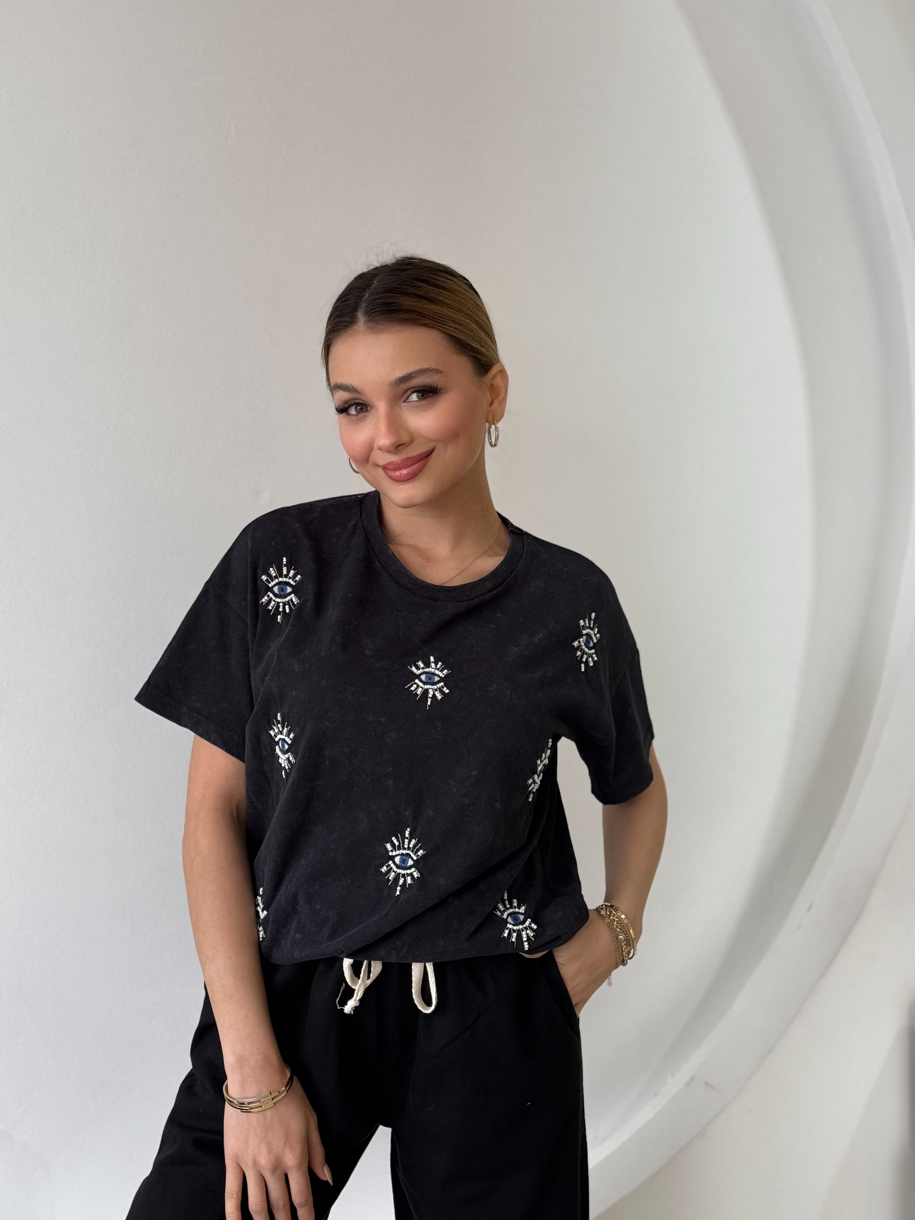 Siyah Nazar Boncuklu Tişört