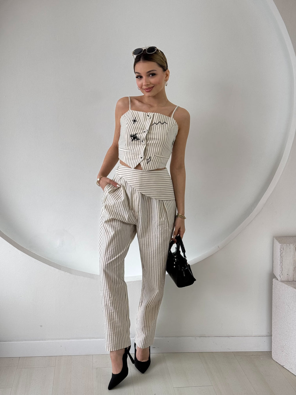 Çizgili Yelekli Takım