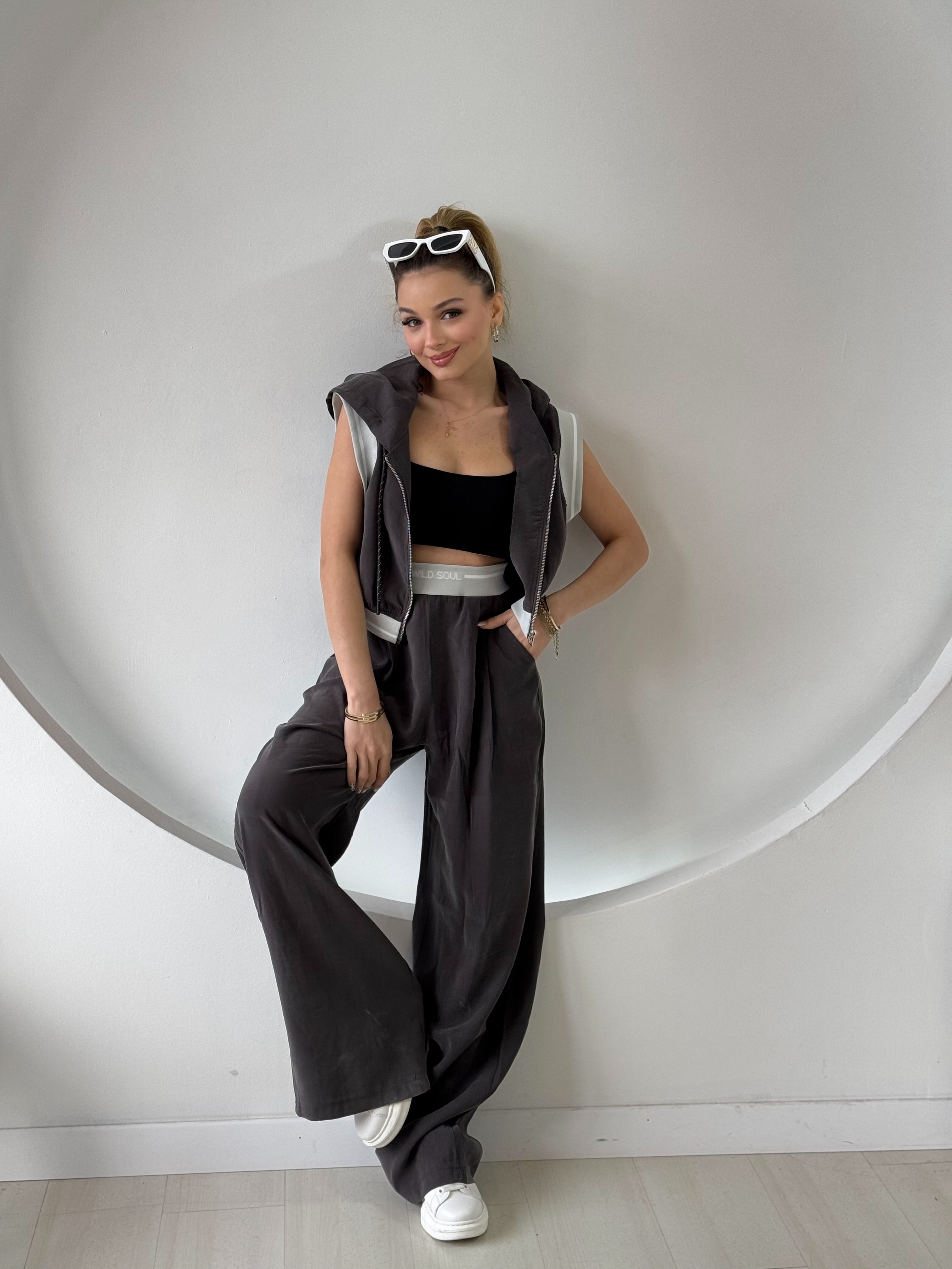 Kapüşon Ve Fermuar Detaylı Yelek  Pantolon Takım