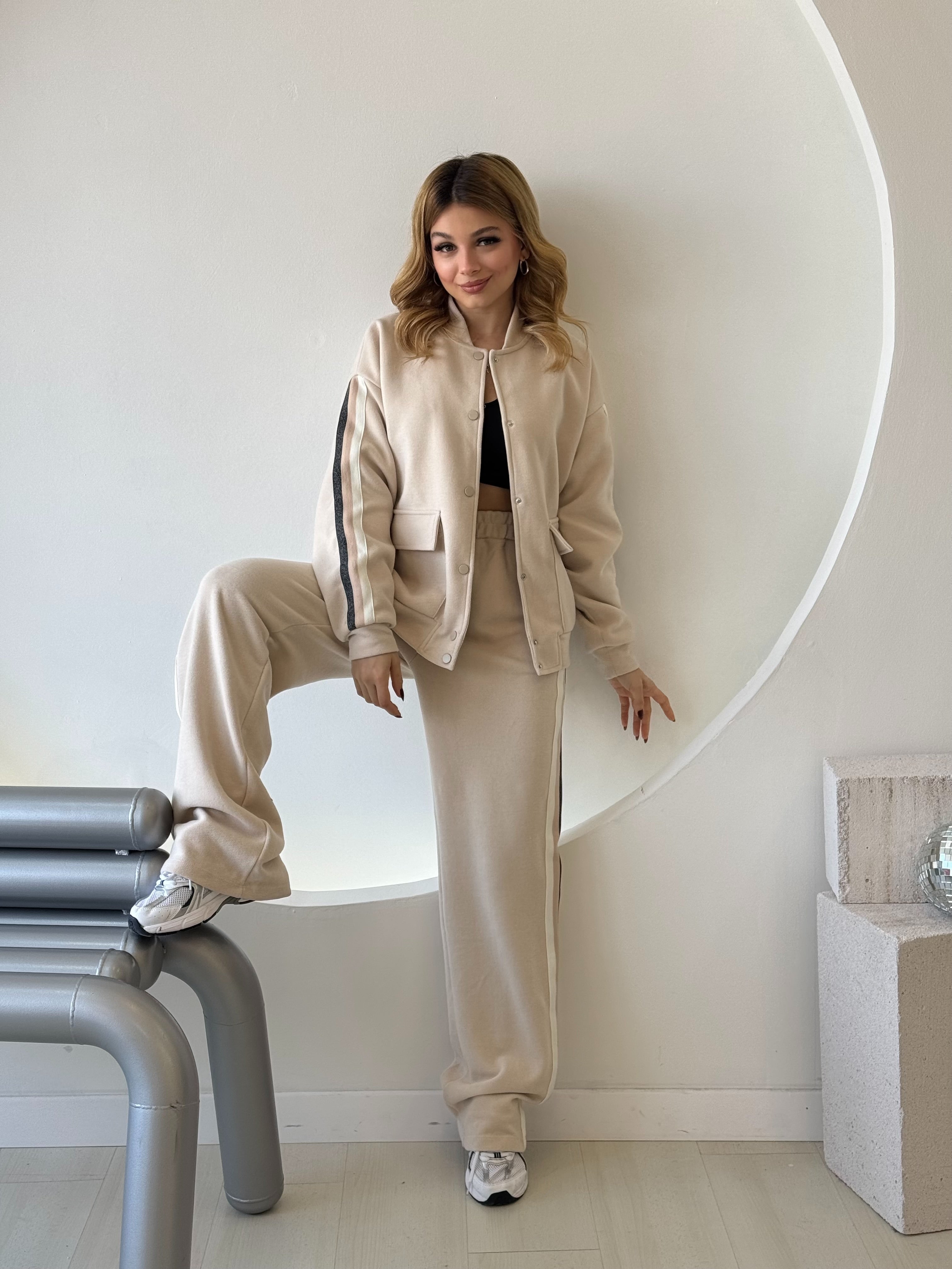 Bej Düğme Ve Cep Detaylı Şeritli Astarlı Takım