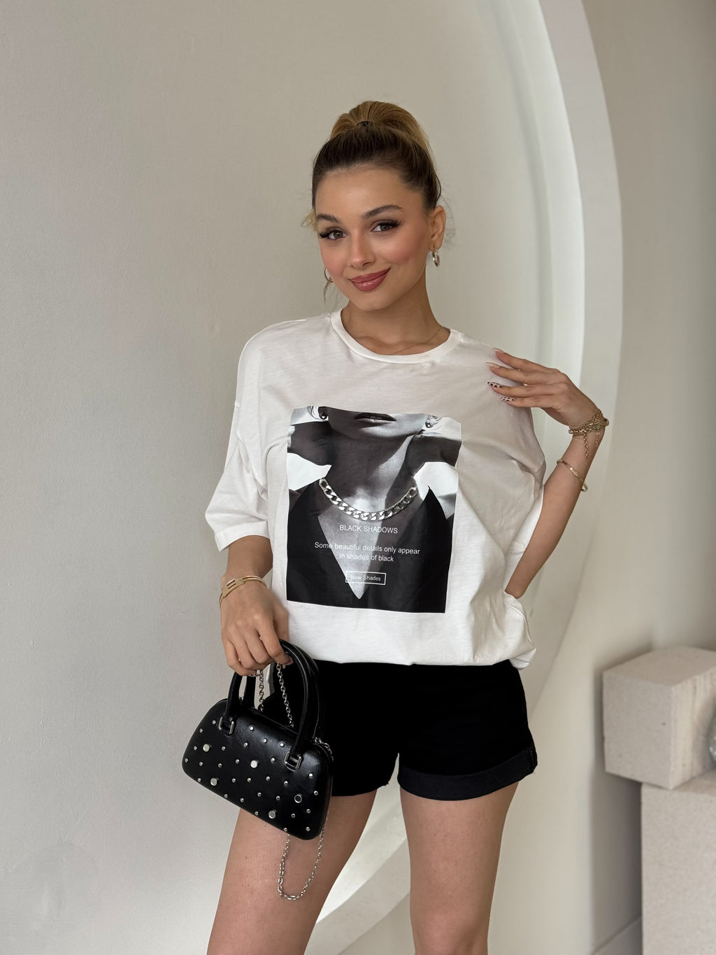 Baskılı Zincir Detaylı Beyaz Tişört