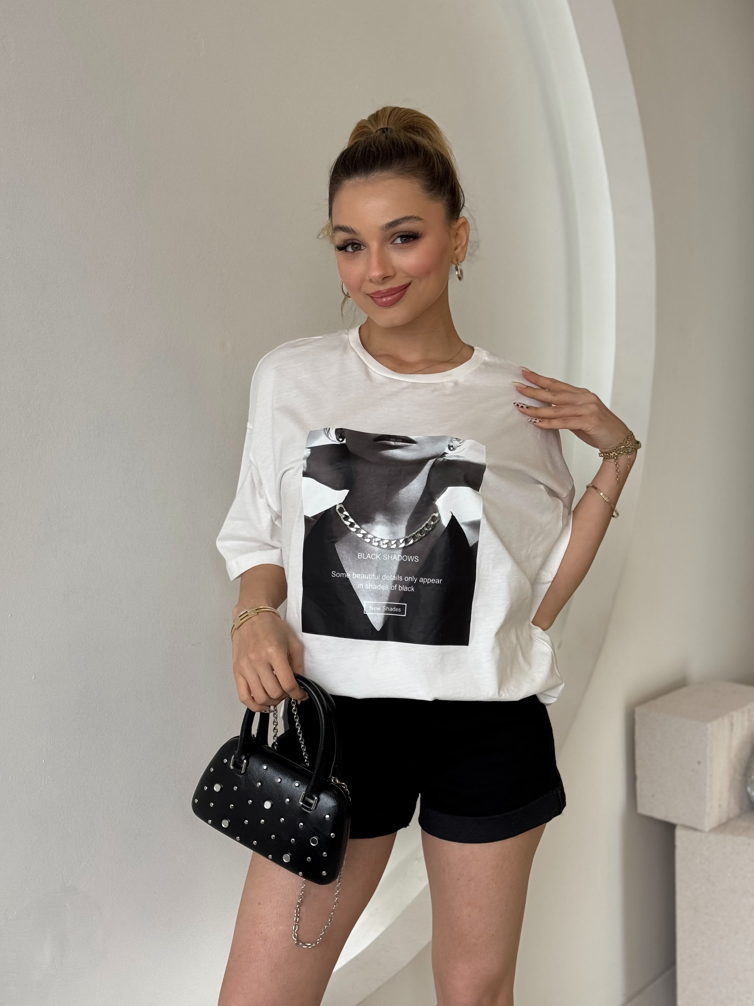 Baskılı Zincir Detaylı Beyaz Tişört