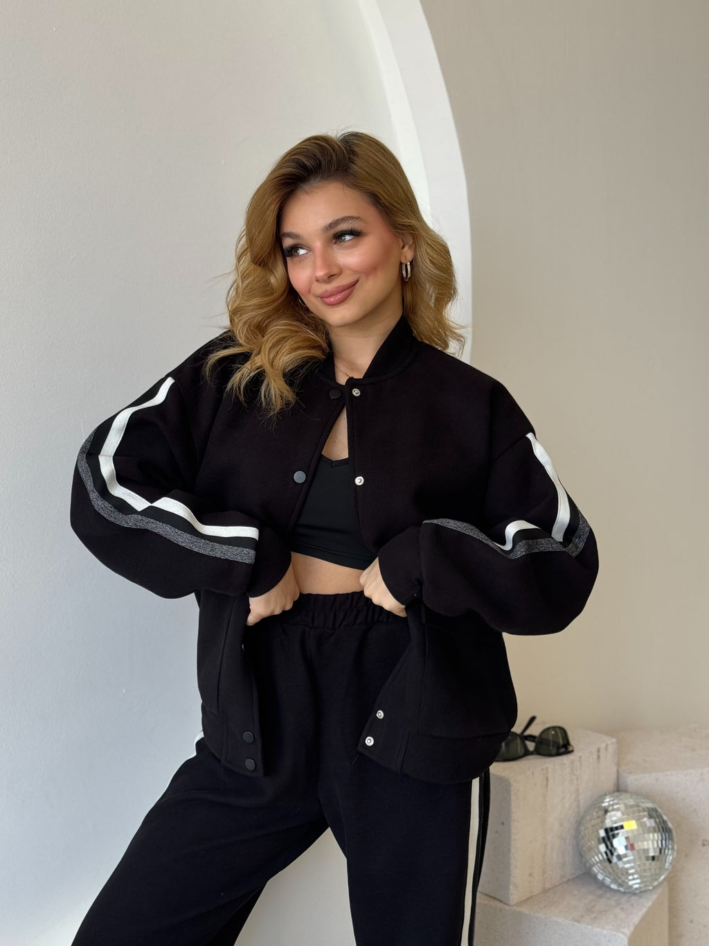 Siyah Düğme Ve Cep Detaylı Şeritli Astarlı Takım