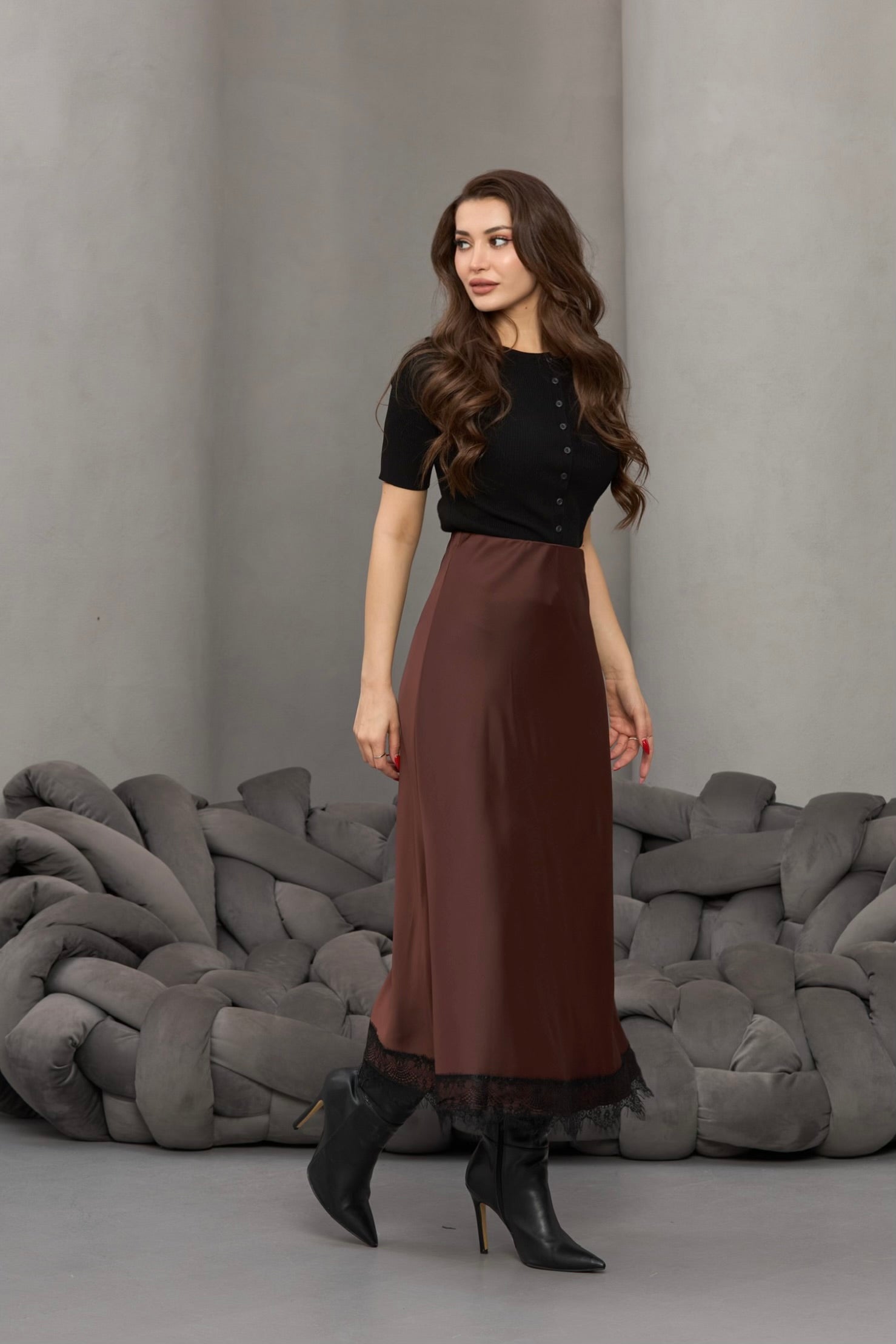 KAHVERENGİ BELİ LASTİKLİ DANTELLİ SATEN ETEK