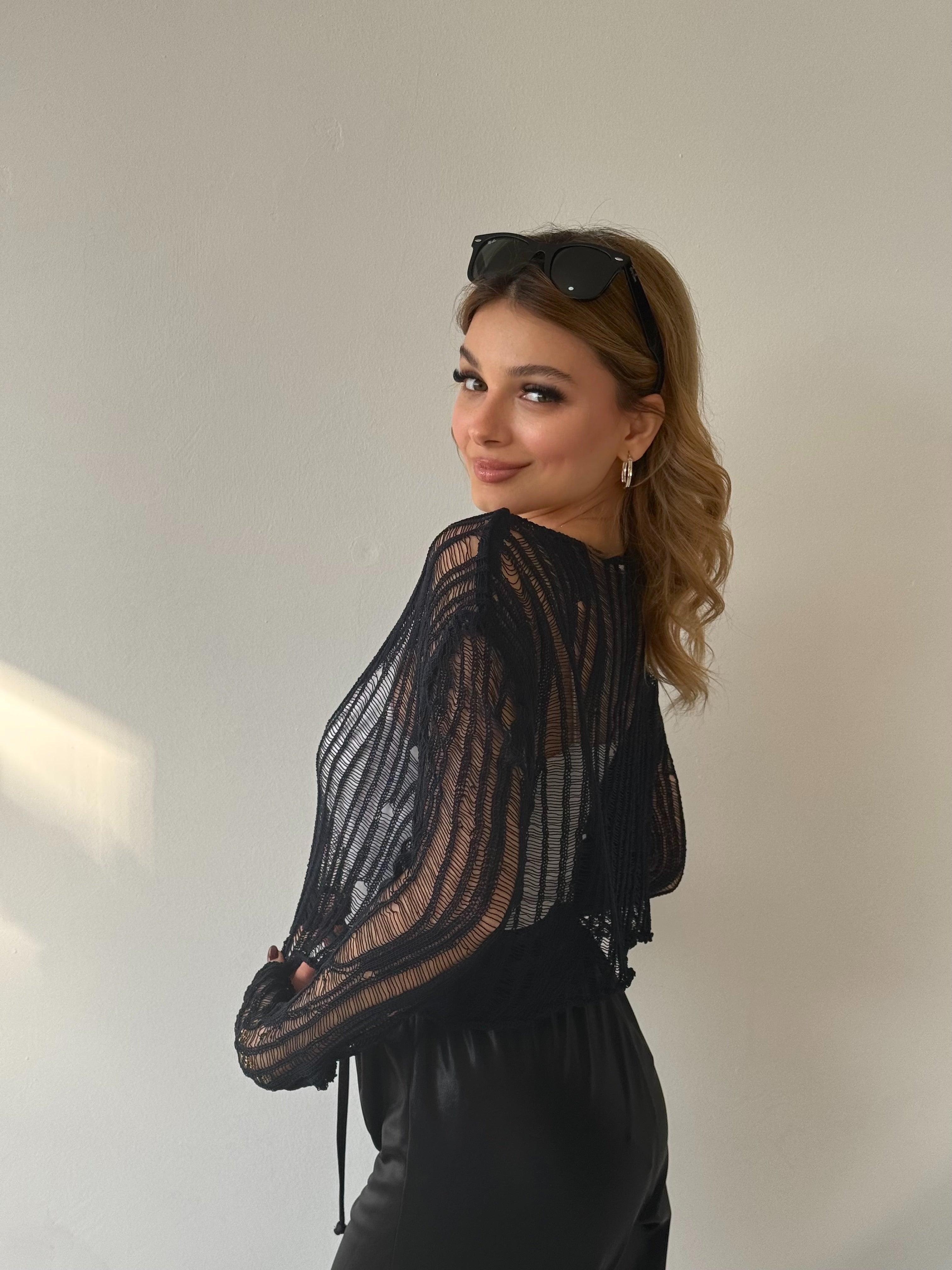 Ajurlu Siyah Triko Bluz