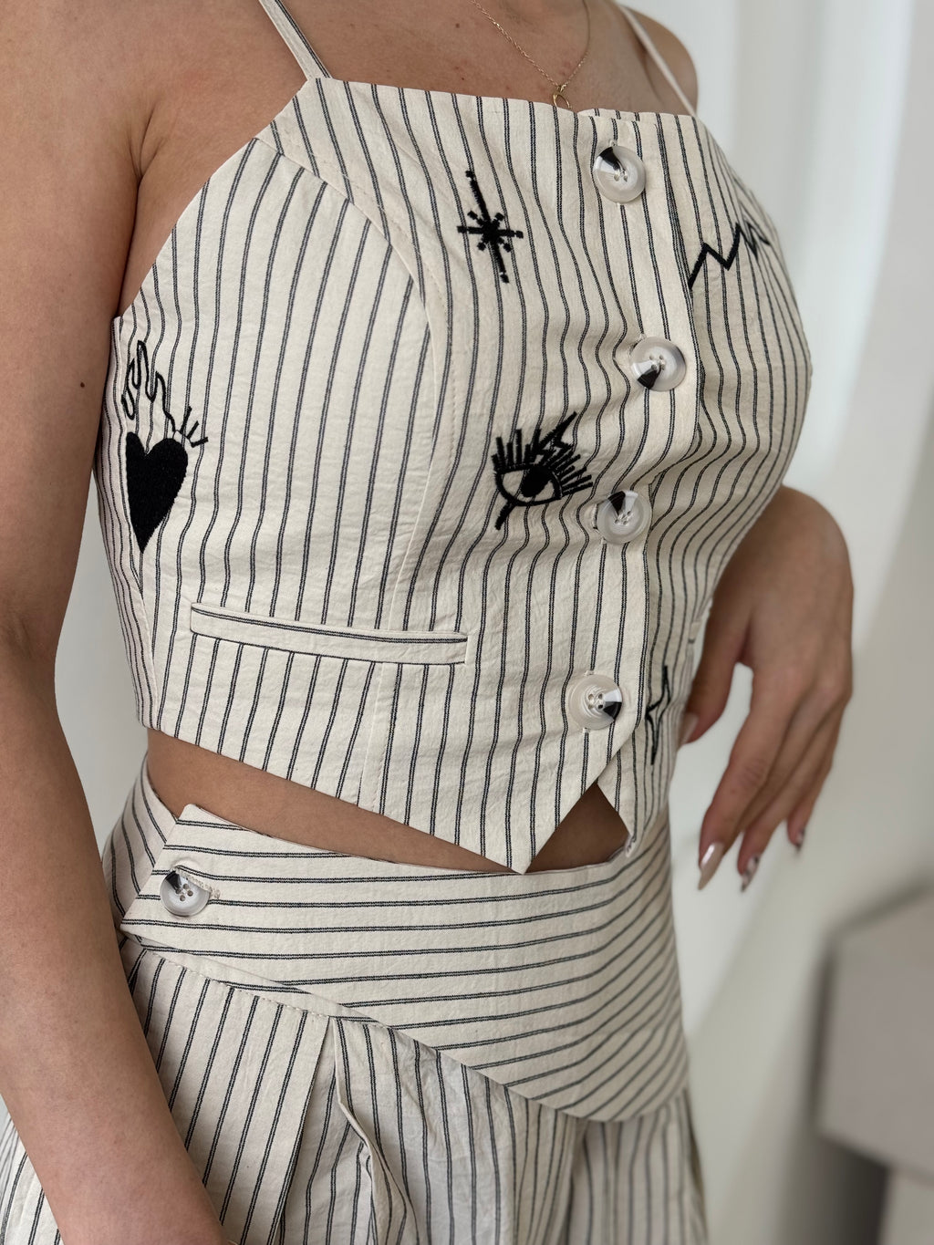 Çizgili Yelekli Takım