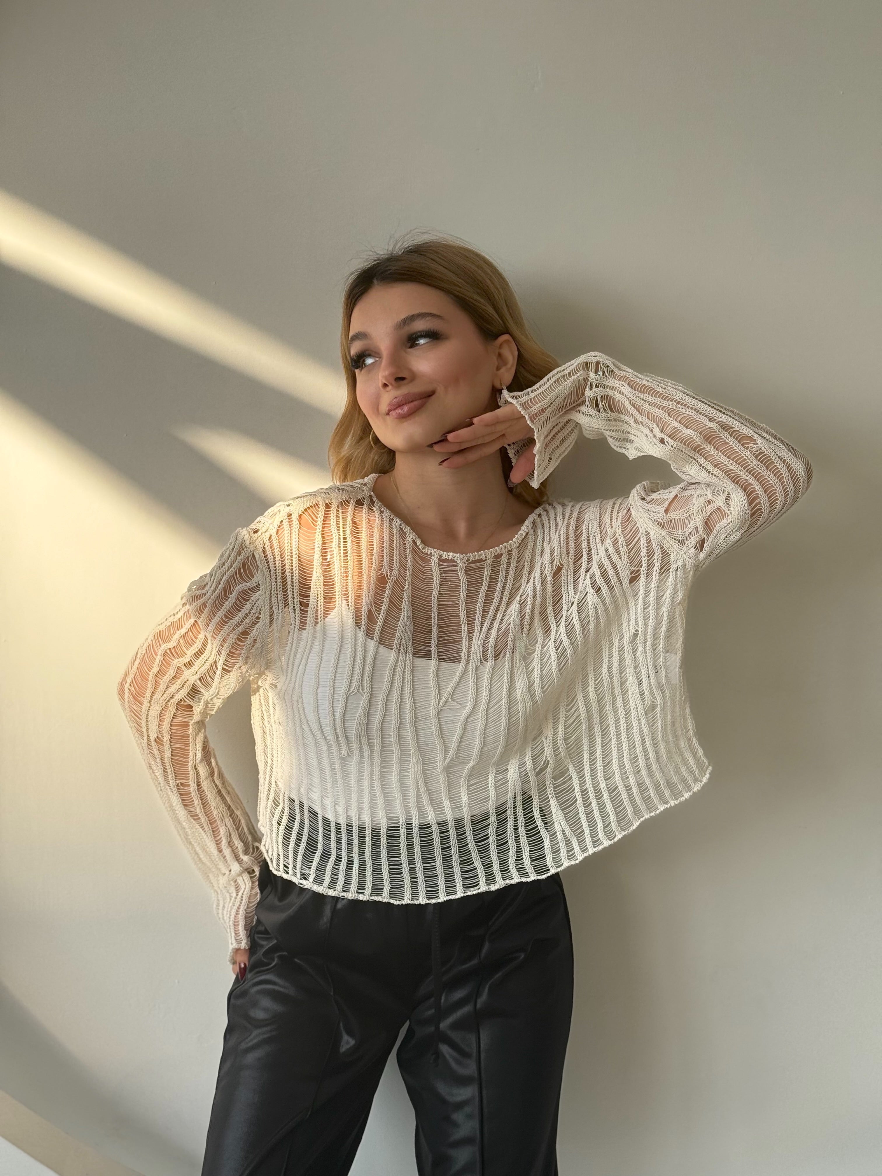 Ajurlu Bej Triko Bluz