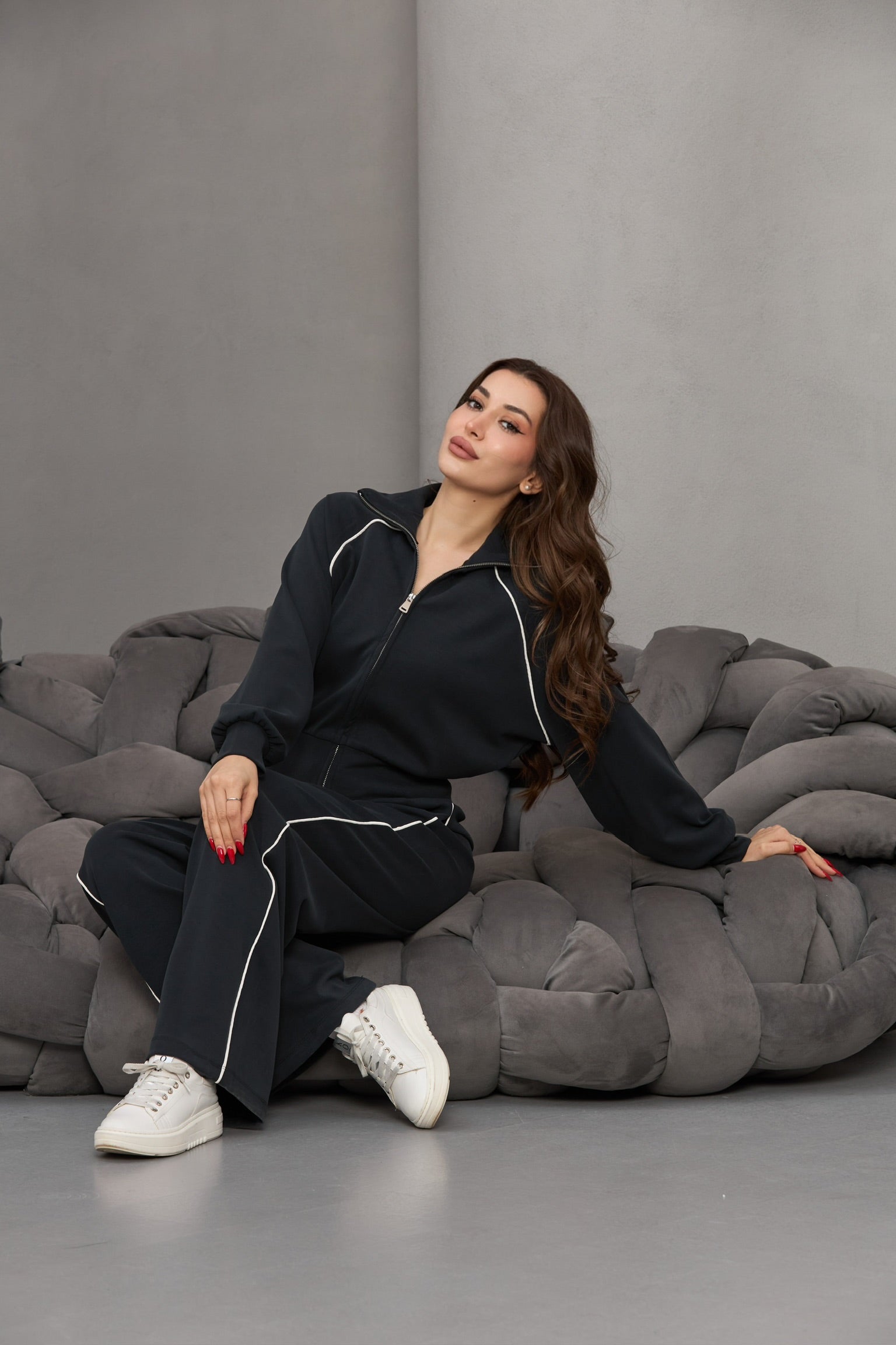 SİYAH BİYE DETAYLI BELİ LASTİKLİ EŞOFMAN TAKIMI