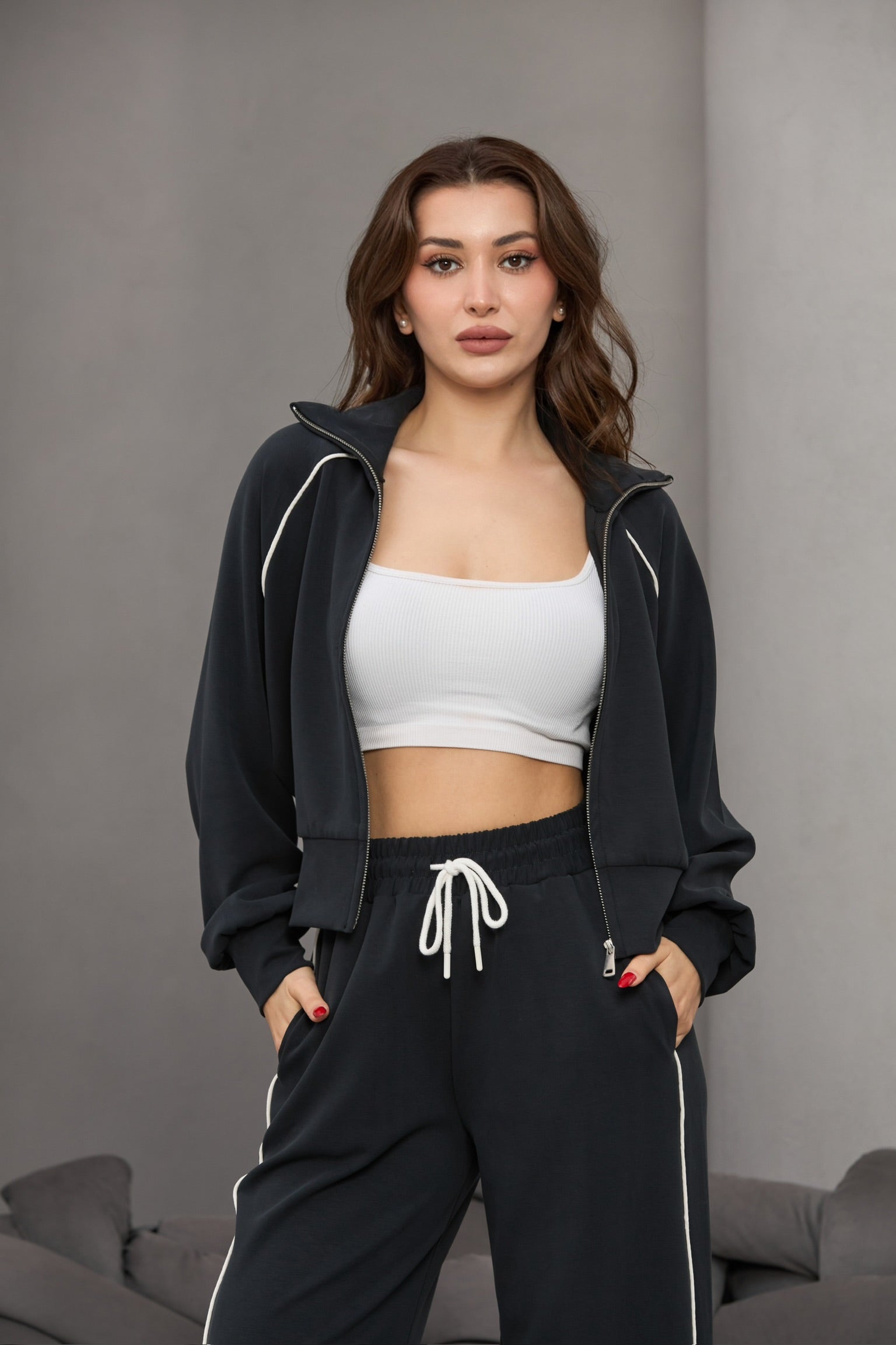 SİYAH BİYE DETAYLI BELİ LASTİKLİ EŞOFMAN TAKIMI