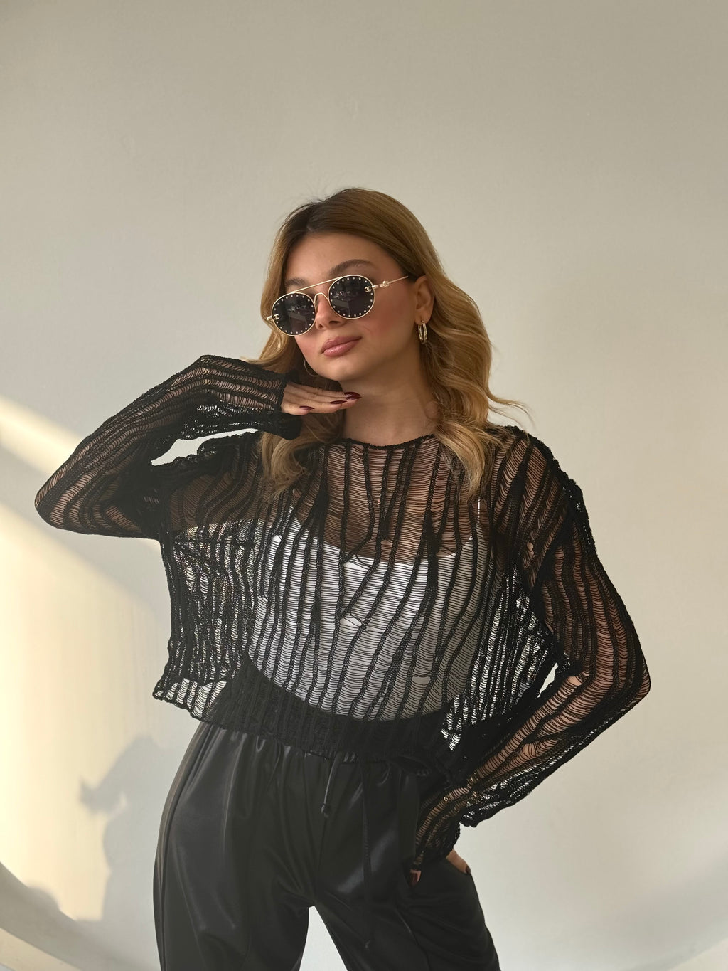 Ajurlu Siyah Triko Bluz