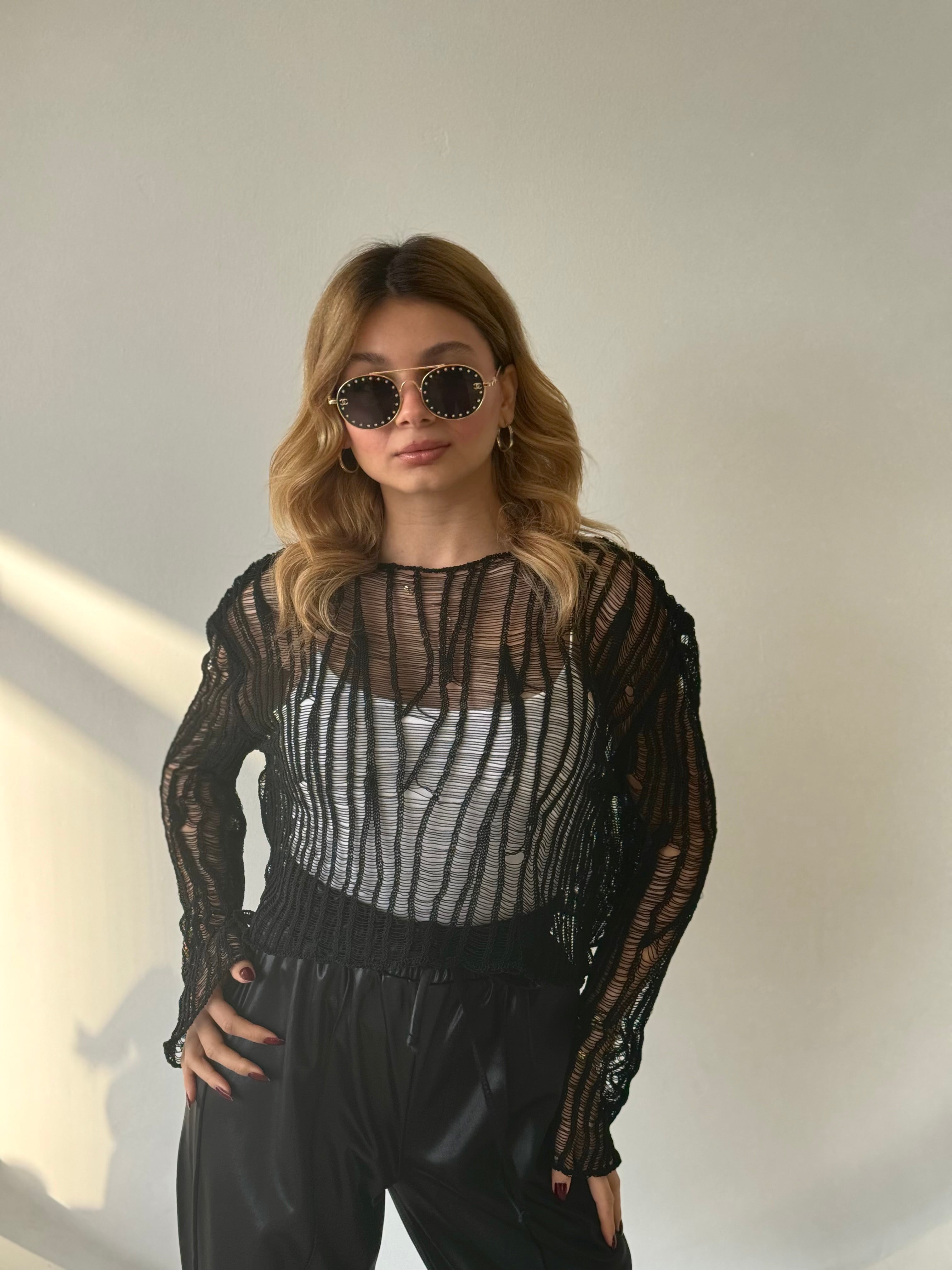 Ajurlu Siyah Triko Bluz