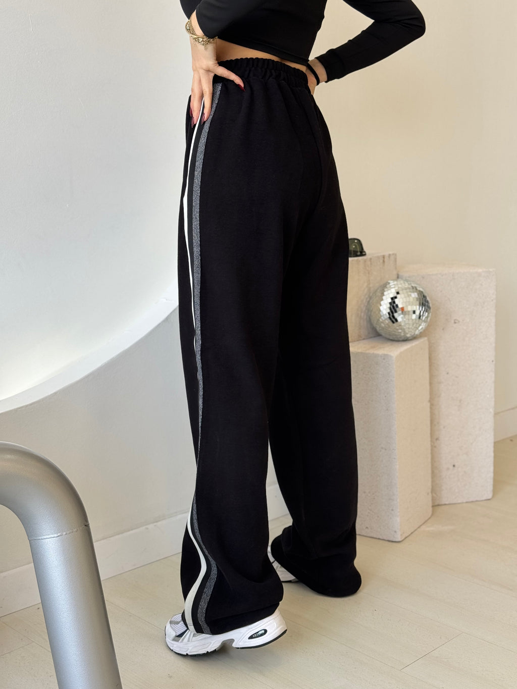 Siyah Düğme Ve Cep Detaylı Şeritli Astarlı Takım