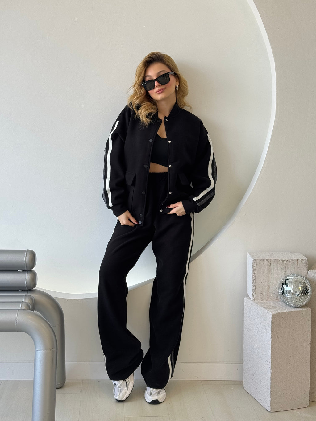 Siyah Düğme Ve Cep Detaylı Şeritli Astarlı Takım